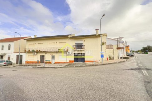🏠 Moradia com Restaurante, Dois Apartamentos e Terreno em Lavos – Um Mundo de Possibilidades num Só Imóvel! FH2487 8