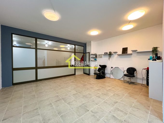 Espaço Comercial para Arrendamento Perto da Praia FH2532 3
