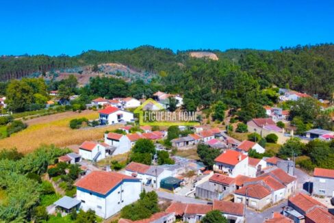 Moradia T2 para restauro total em Caceira, a apenas 4 minutos da Figueira da Foz. 1